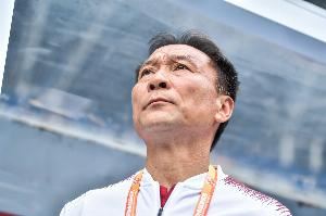 沈祥福与西海岸梯队孩子互动：青岛有非常好的发展足球的环境