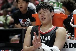 孟超：杨瀚森过于成熟&稳定&松弛 完全没有包袱 和他的年龄不相符